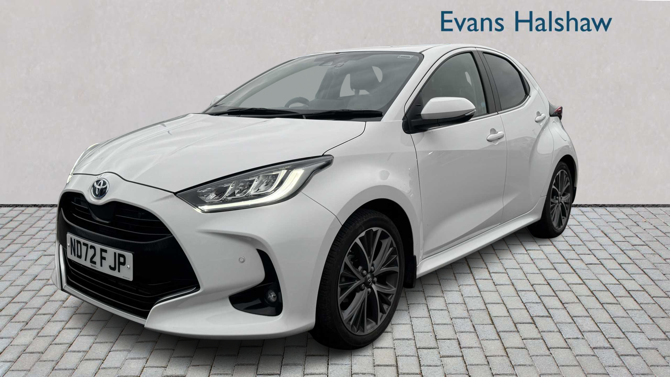 Toyota Yaris 1.5 Hybrid Excel Cvt 2022 White #3
