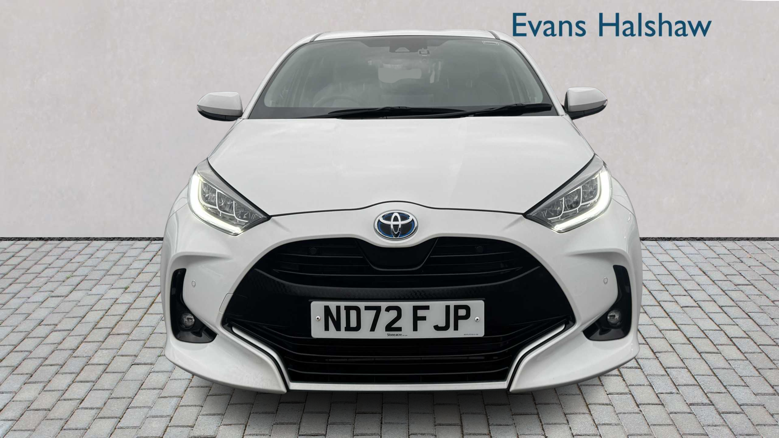 Toyota Yaris 1.5 Hybrid Excel Cvt 2022 White #2