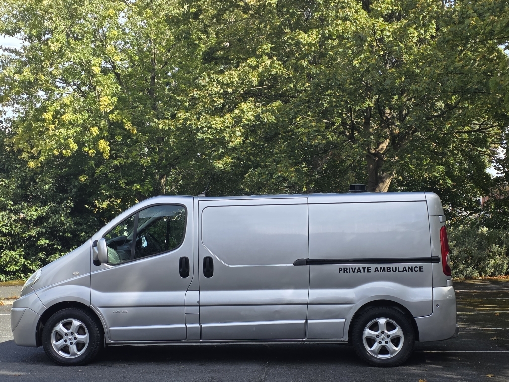 Renault Trafic Ll29 Sport Dci YC62VMM Silver #4