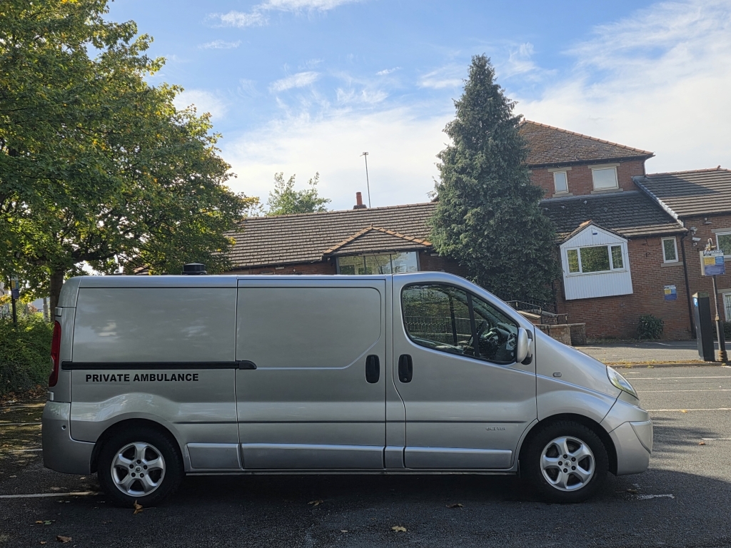 Renault Trafic Ll29 Sport Dci YC62VMM Silver #3