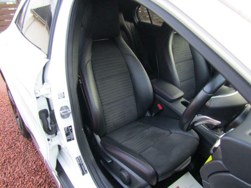 Mercedes-Benz GLA Class 1.6 Gla200 Amg Line Euro 6 S S  White #5
