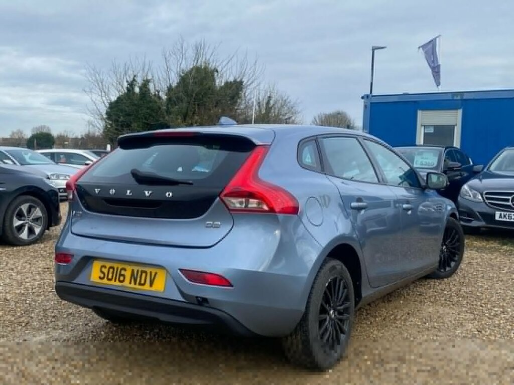 Volvo V40 Hatchback 2.0 D2 Momentum Euro 6 Ss 20161 SO16NDV Blue #3