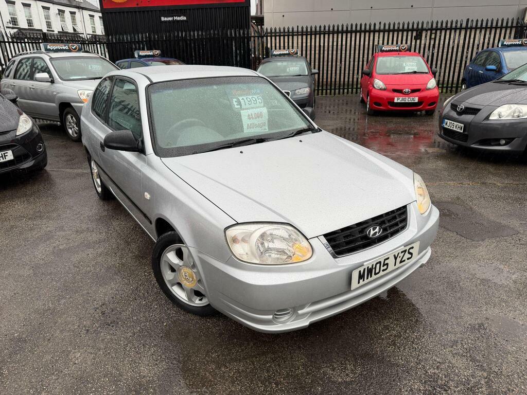 Hyundai Accent Hatchback 1.6 Cdx 200505 Blue #1