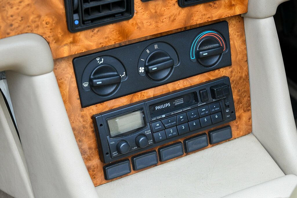 MG RV8 Convertible 3.9 1994L  #15