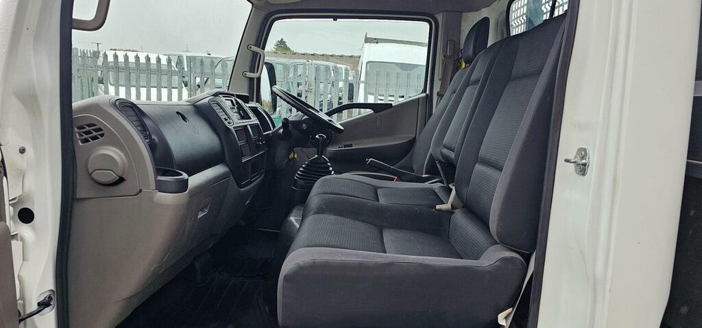 Nissan NT400 2.5L Null White #17