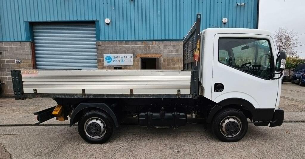 Nissan NT400 2.5L Null White #8