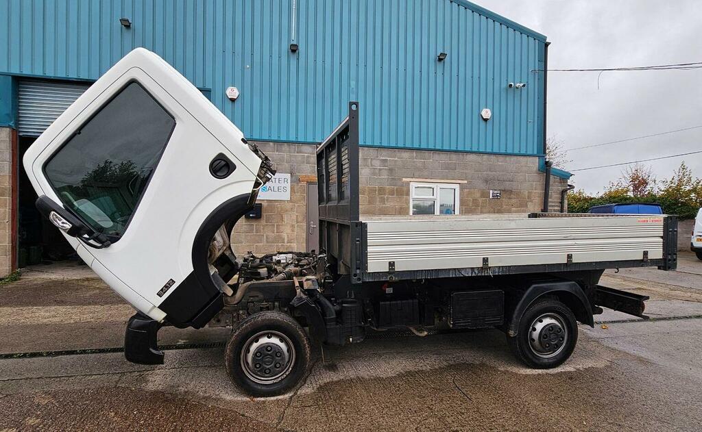 Nissan NT400 2.5L Null White #6