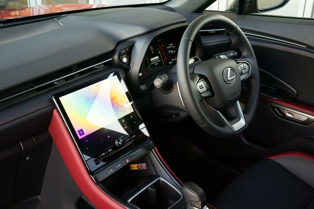 Lexus LBX Vibrant Edition Bi-tone RV75XEJ Red #4