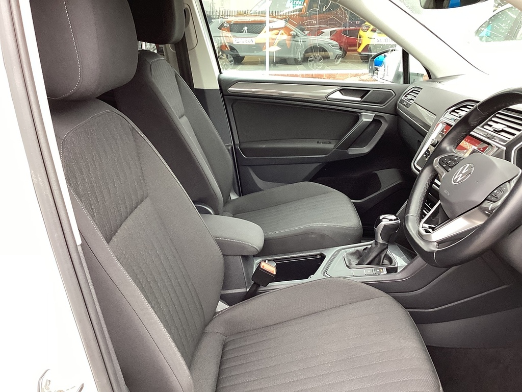 Volkswagen Tiguan Allspace Tsi Life PJ22SFK White #4