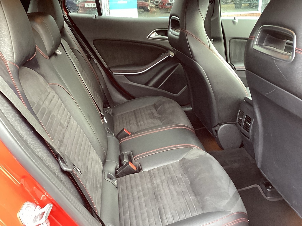 Mercedes-Benz GLA Class Gla180 Amg Line Edition EJ69UUH Red #5