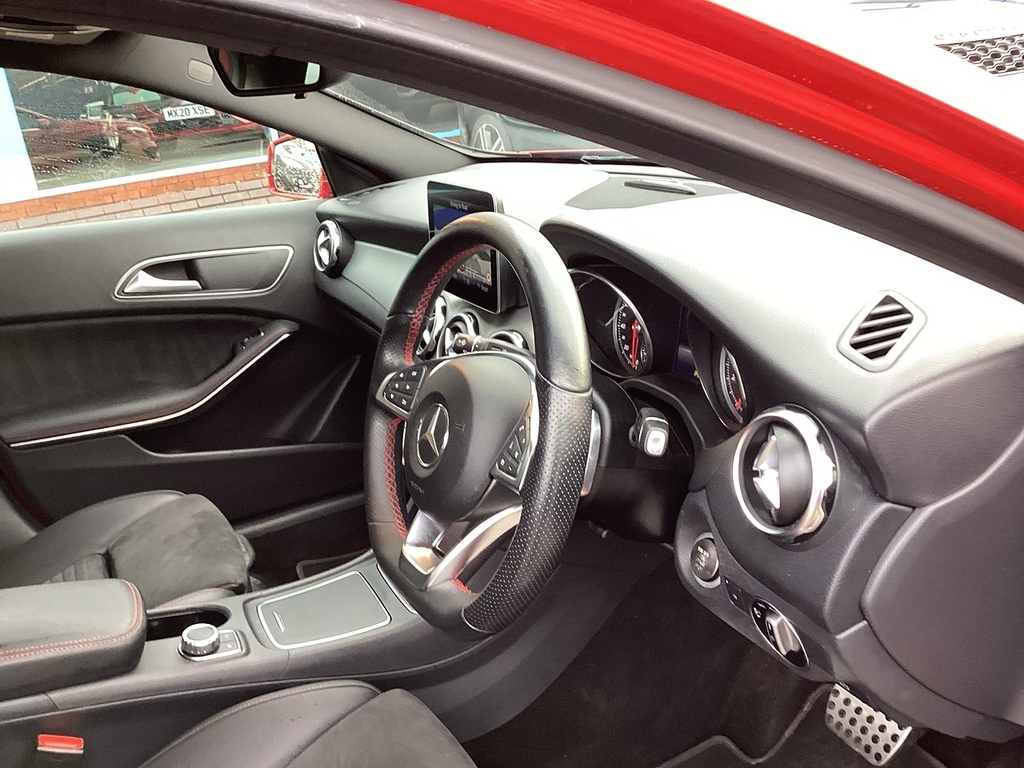 Mercedes-Benz GLA Class Gla180 Amg Line Edition EJ69UUH Red #2