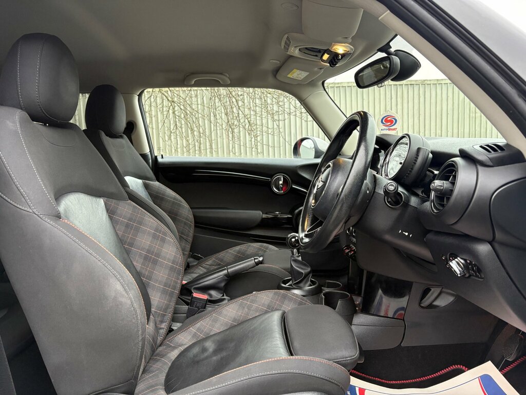 Mini Hatch 1.5 Cooper Seven Hatchback Euro LO08MCK Black #4