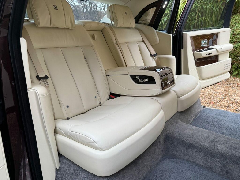 Rolls-Royce Phantom  Red #24