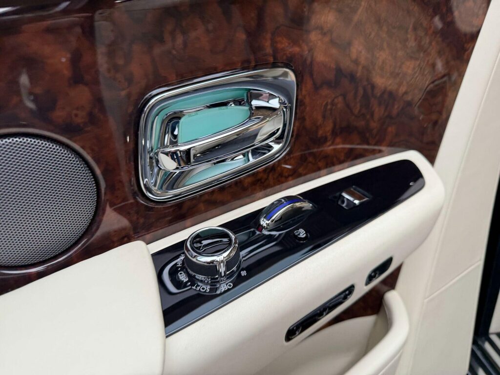 Rolls-Royce Phantom  Red #25