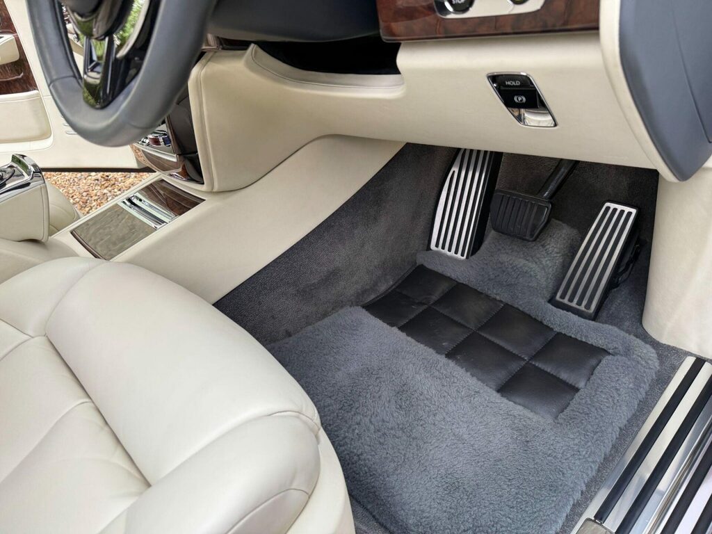 Rolls-Royce Phantom  Red #76