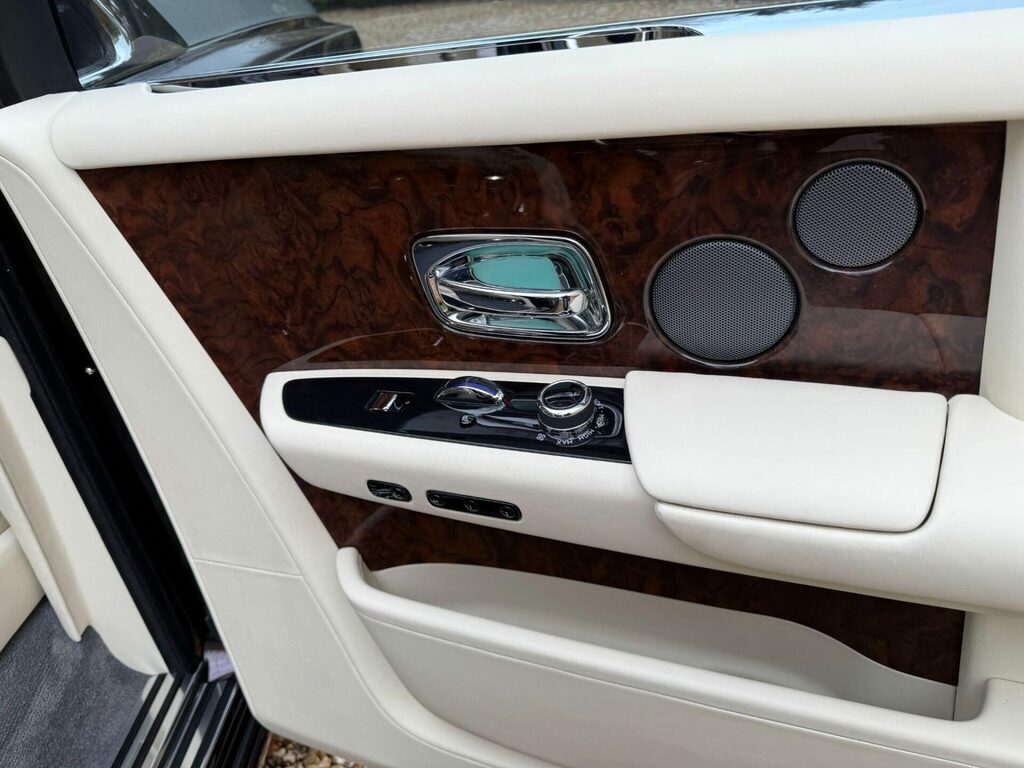 Rolls-Royce Phantom  Red #27