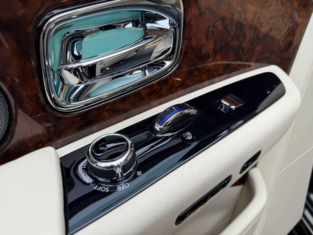Rolls-Royce Phantom  Red #77