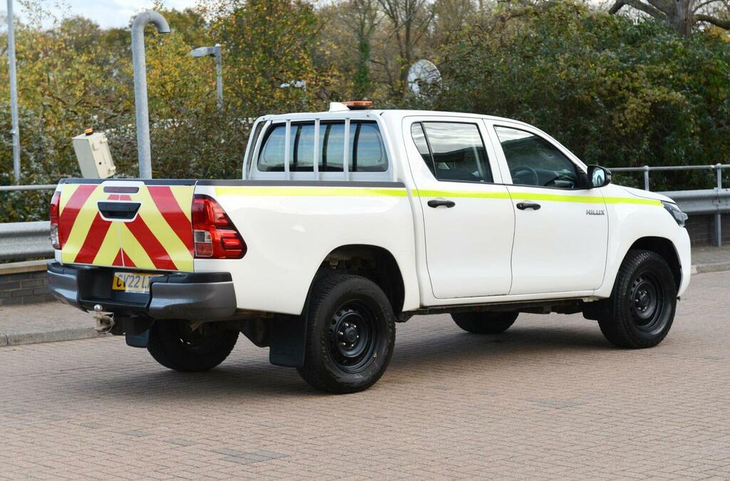Toyota HILUX 2.4 D-4d Active 4Wd Euro 6 Ss White #4