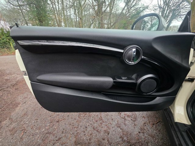 Mini Hatch Cooper Seven Hatchback DA18FVK White #3