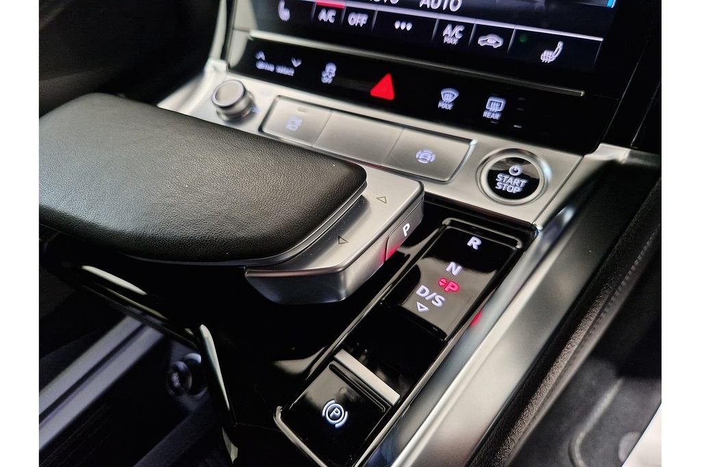 Audi Q8 e tron Audi Q8 Sportback Black Edition 55 E-tron Quattro Blue #42