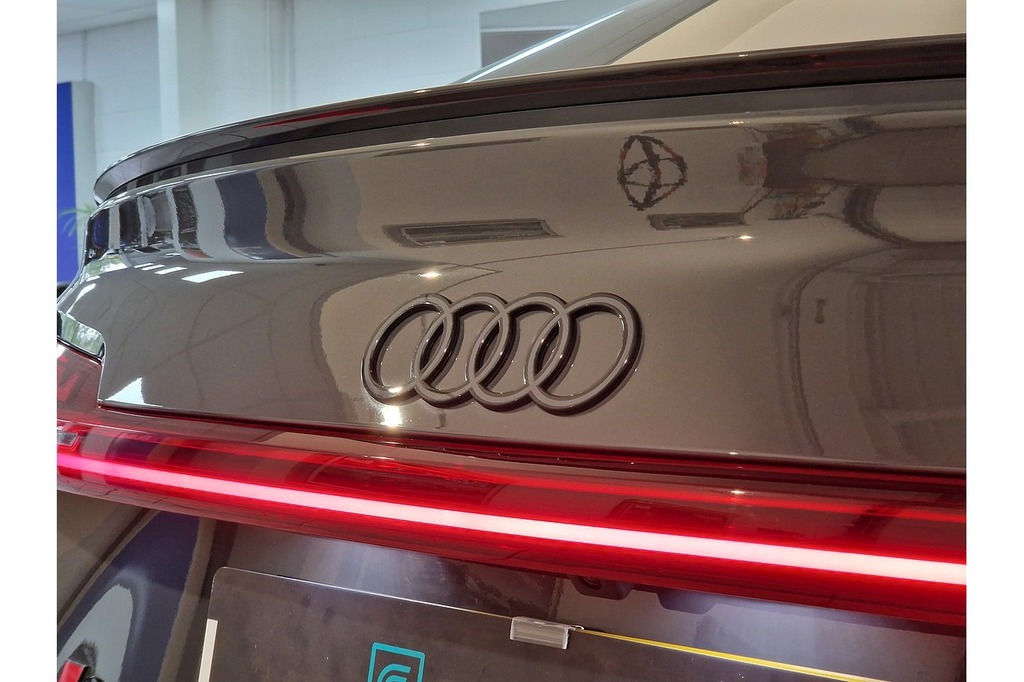 Audi Q8 e tron Audi Q8 Sportback Black Edition 55 E-tron Quattro Blue #20