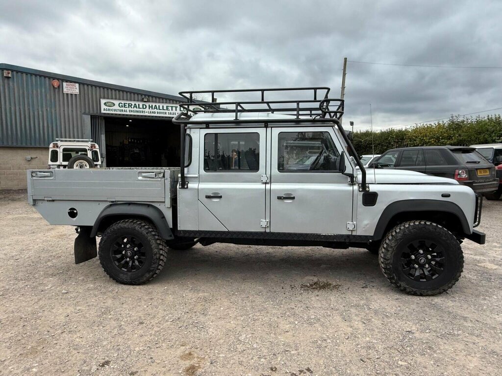 Land Rover Defender 130 130 2.4 White #10