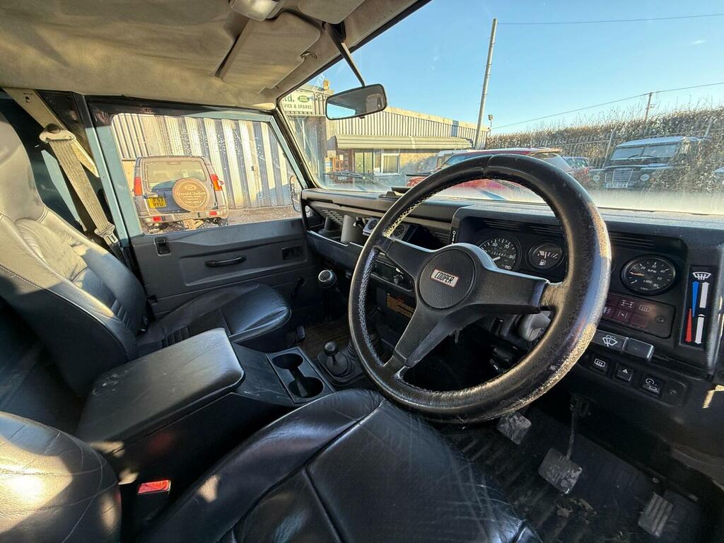 Land Rover Defender 90 Tdi White #12