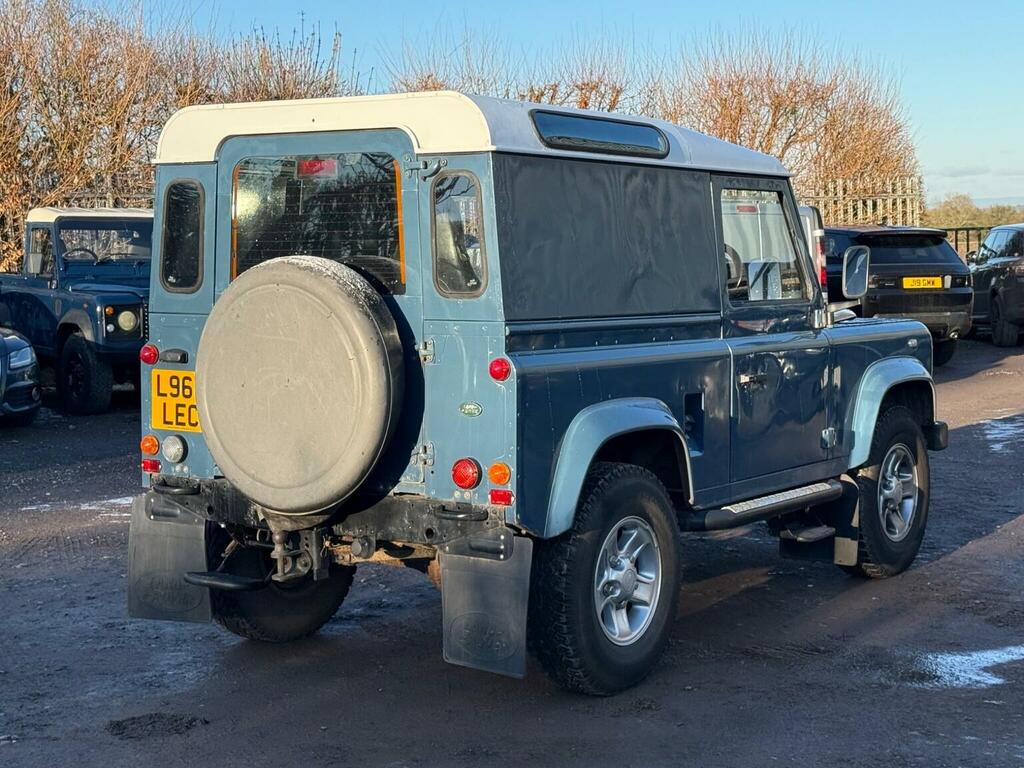 Land Rover Defender 90 Tdi White #8