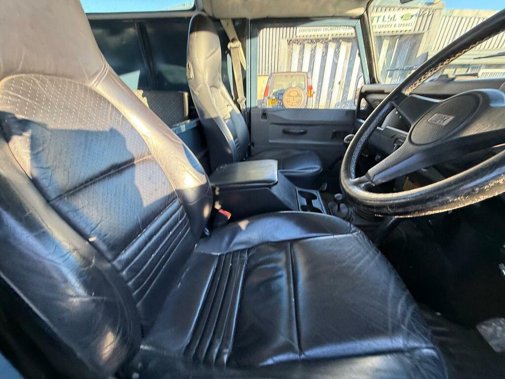 Land Rover Defender 90 Tdi White #11