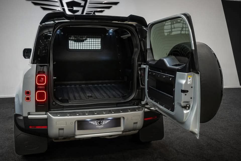 Land Rover Defender 90 3.0 D250 Se #5