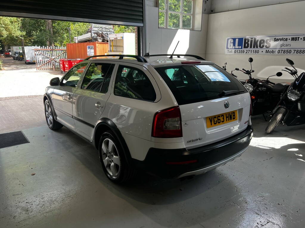 Skoda Octavia Scout Tdi Cr White #3