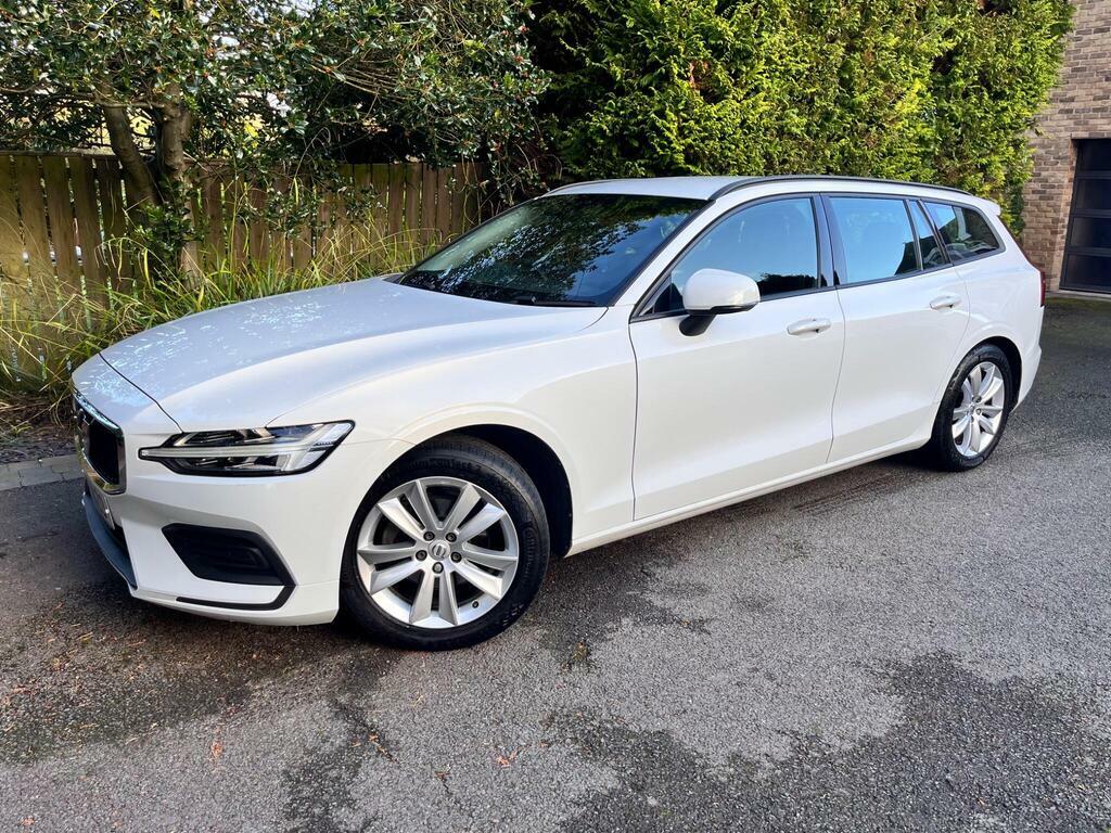 Volvo V60 2.0 D3 Momentum Euro 6 S S White #3