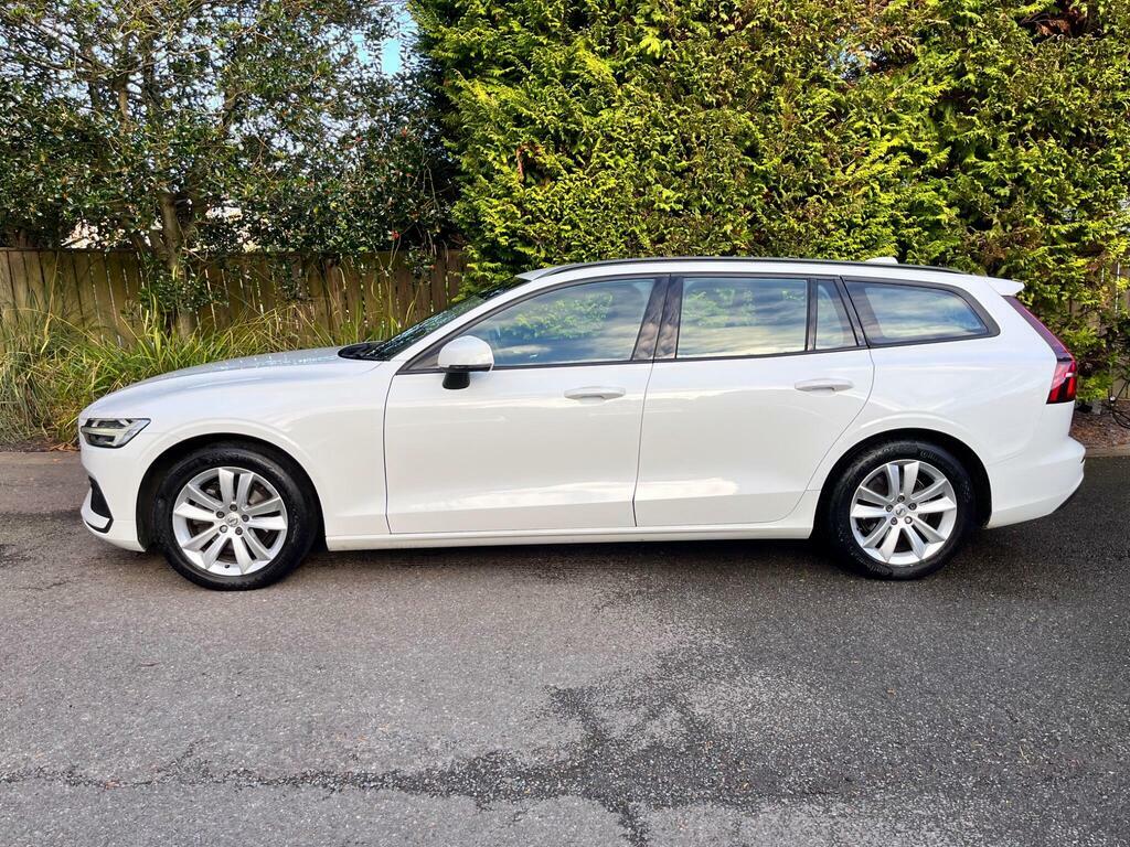 Volvo V60 2.0 D3 Momentum Euro 6 S S White #5