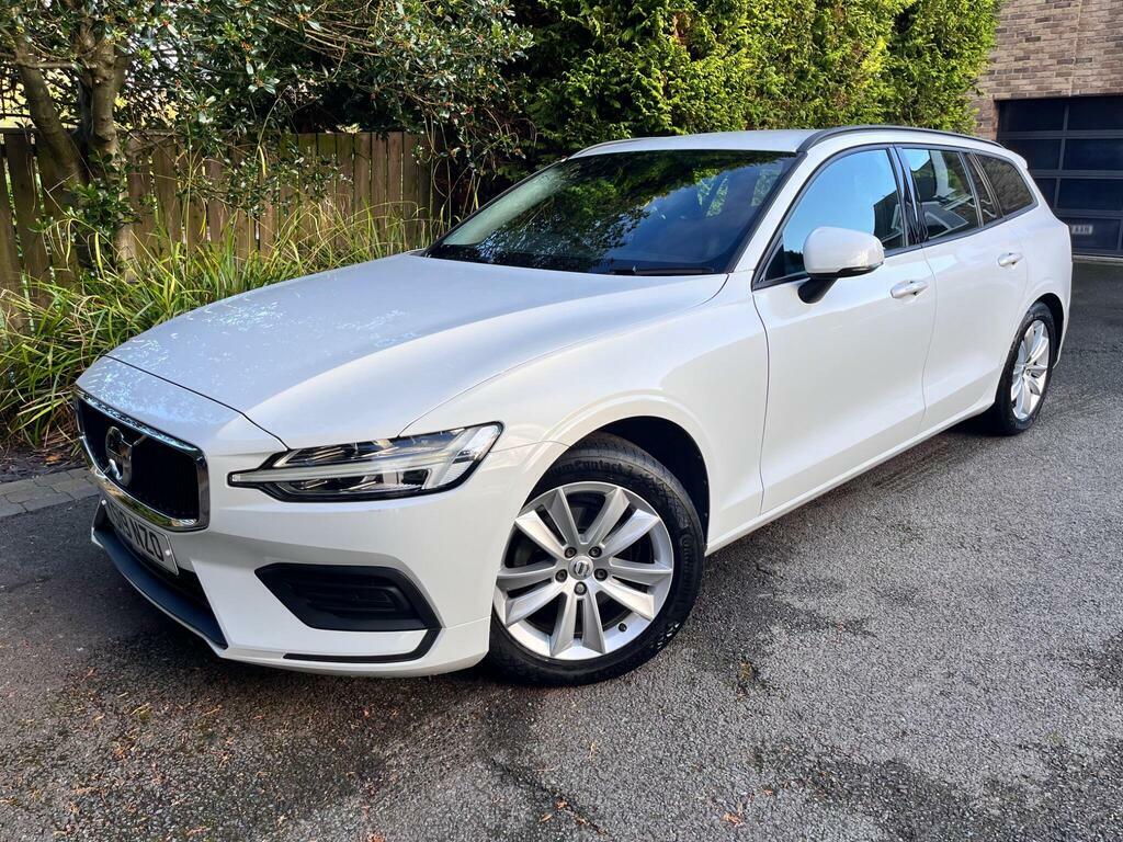 Volvo V60 2.0 D3 Momentum Euro 6 S S White #2