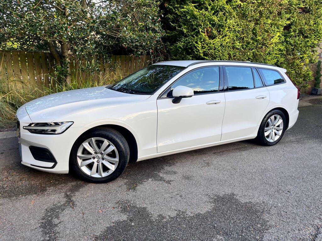 Volvo V60 2.0 D3 Momentum Euro 6 S S White #4