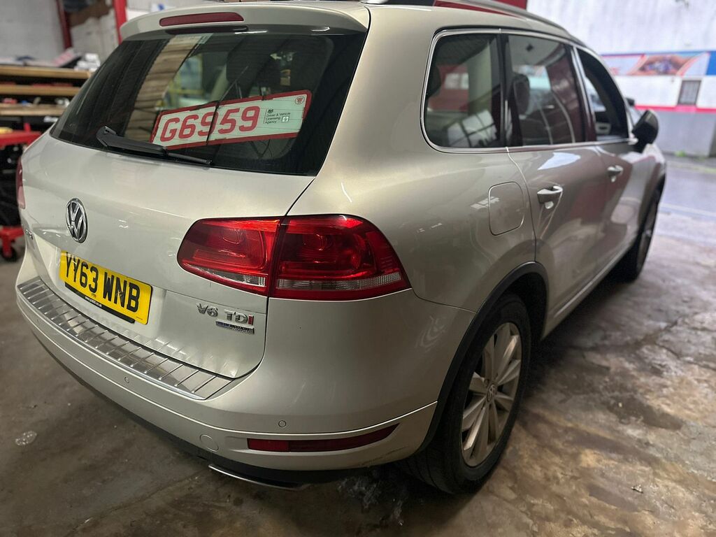 Volkswagen Touareg 3.0L V6 Se Tdi Bluemotion Technology Suv YY63WNB Silver #2