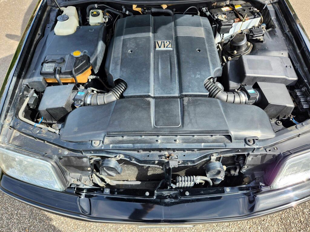 Toyota  2.7 White #83