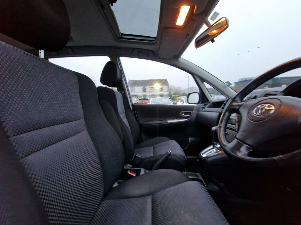 Toyota Corolla Verso  Red #33