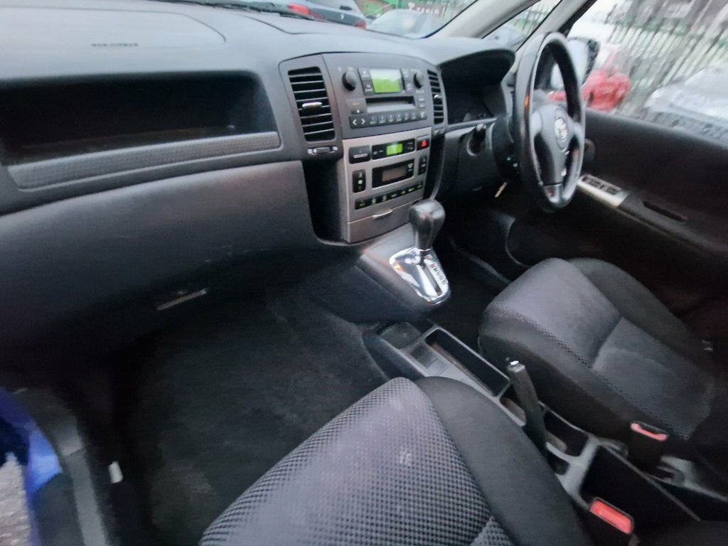 Toyota Corolla Verso  Red #16