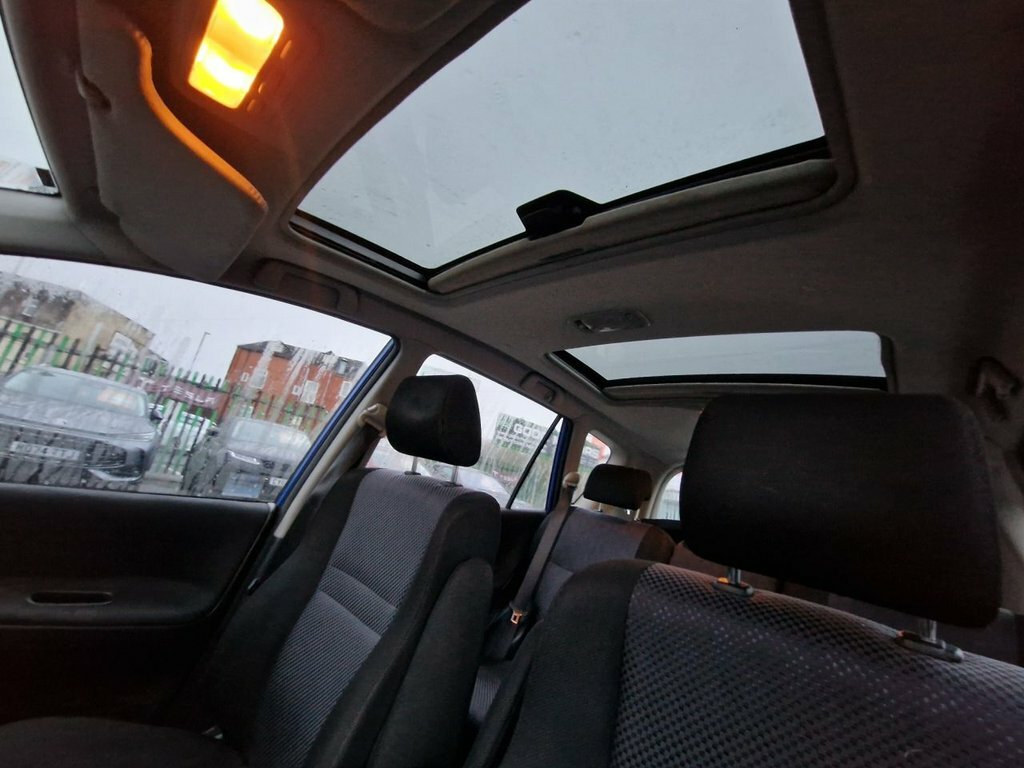 Toyota Corolla Verso  Red #15
