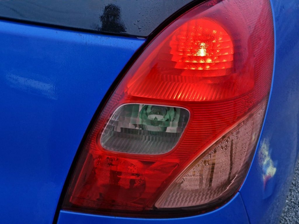Toyota Corolla Verso  Red #25