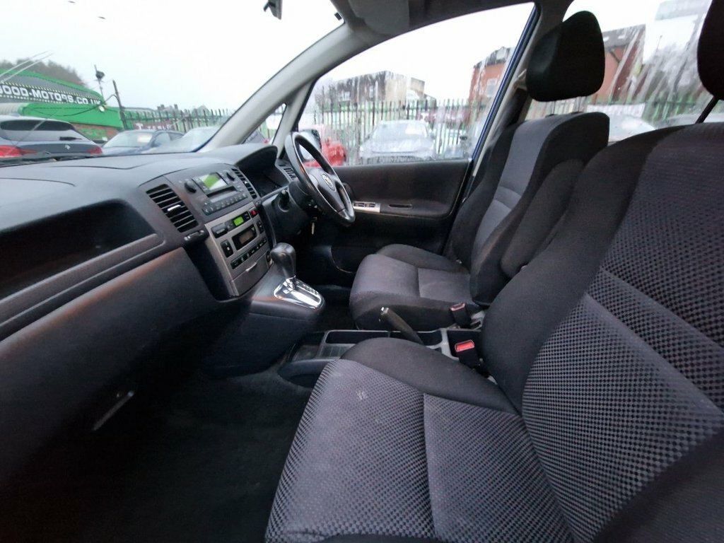 Toyota Corolla Verso  Red #17
