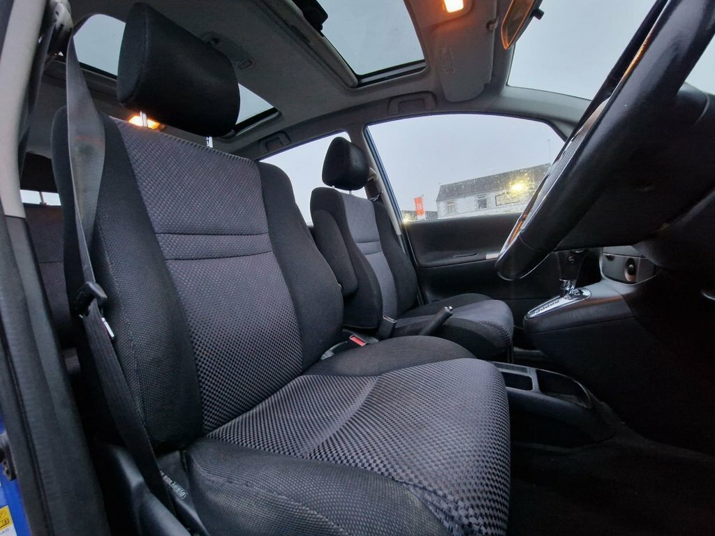 Toyota Corolla Verso  Red #32