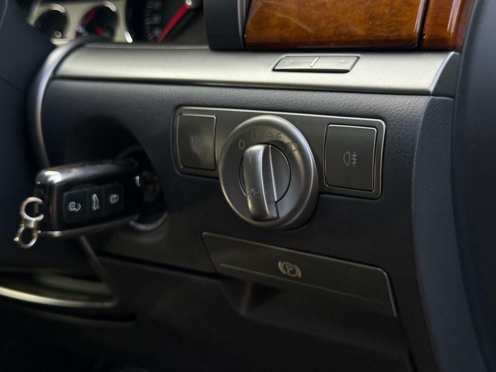 Volkswagen Phaeton Saloon Black #29