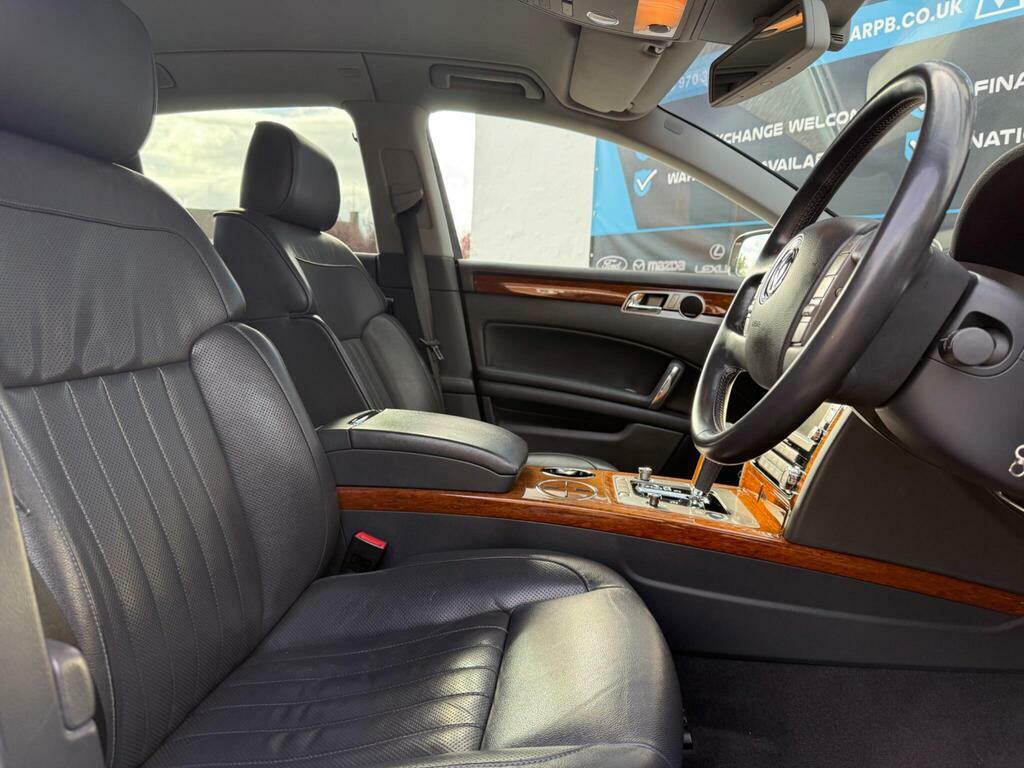 Volkswagen Phaeton Saloon Black #17