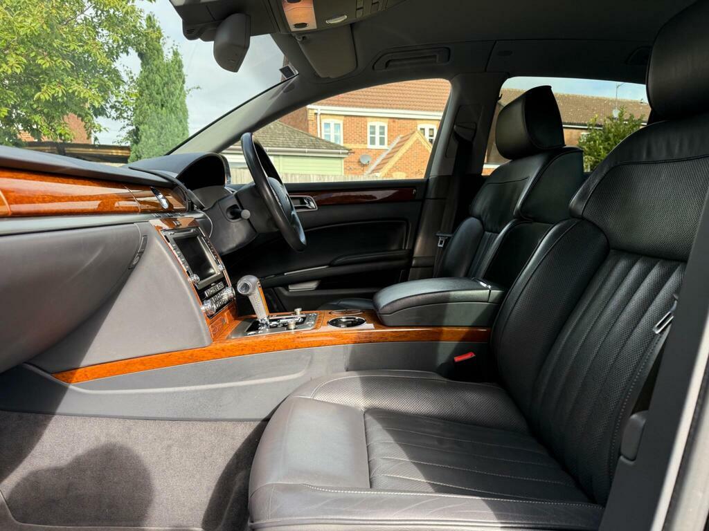 Volkswagen Phaeton Saloon Black #24