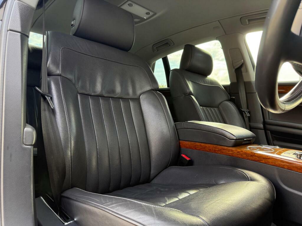 Volkswagen Phaeton Saloon Black #18