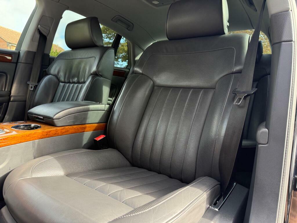 Volkswagen Phaeton Saloon Black #25
