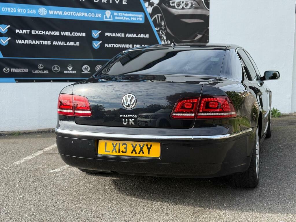 Volkswagen Phaeton Saloon Black #12
