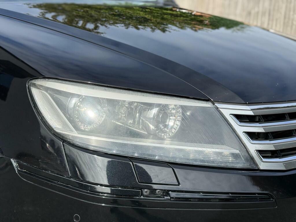 Volkswagen Phaeton Saloon Black #9
